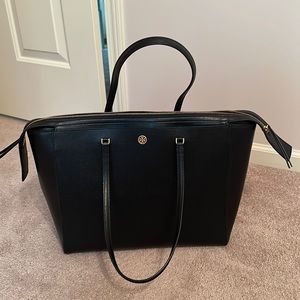 Tory Burch Medium Robinson tote in black - barely used / like new